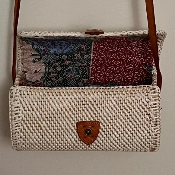White Rattan Purse - Picture 2 of 2